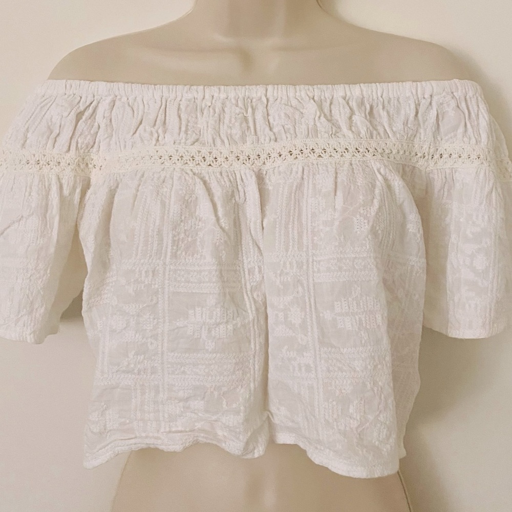 🩴 sale White off shoulders crop top